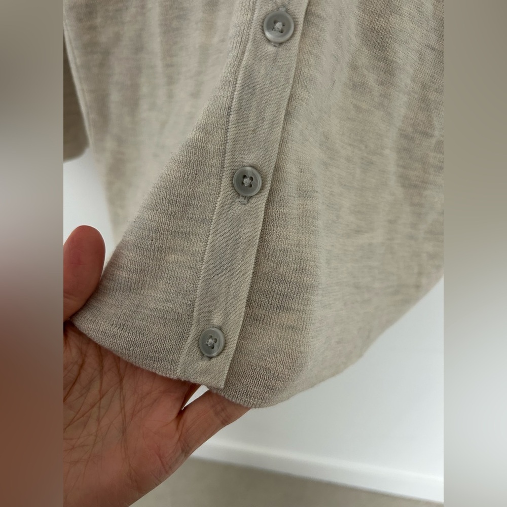 100% merino wool minimalist cardigan sweater - Picture 3 of 7